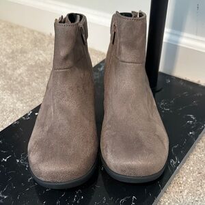 Comfortview Brown Ankle Booties